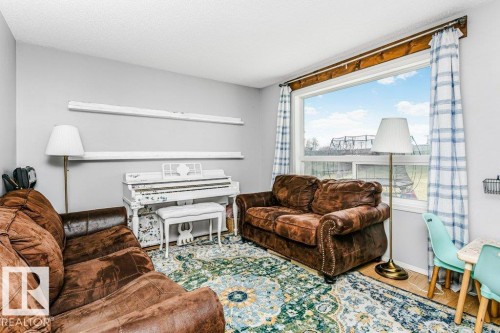 14023 156 Avenue, Edmonton, AB - Indoor Photo Showing Living Room