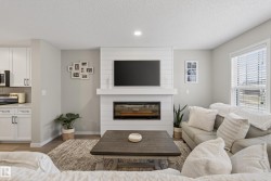 2513 PRICE Way  Edmonton, AB T6W 3W1