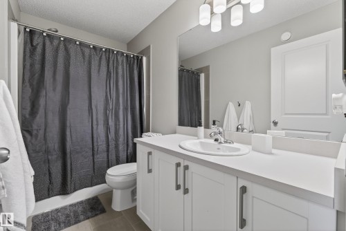 2513 Price Way, Edmonton, AB - Indoor Photo Showing Bathroom