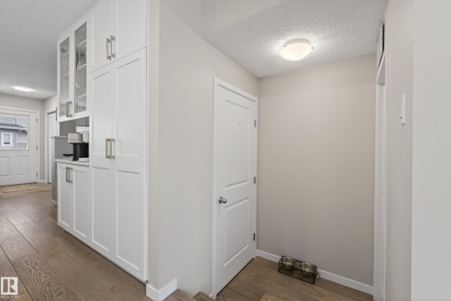 2513 Price Way, Edmonton, AB - Indoor Photo Showing Other Room