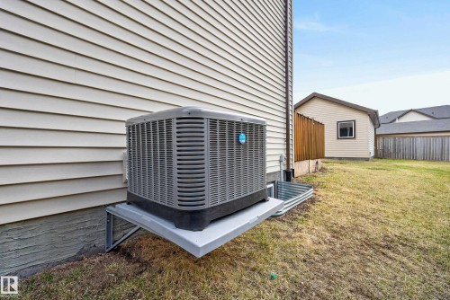 2513 Price Way, Edmonton, AB - Outdoor
