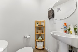 Pedestal sink with chrome faucet, complemented by a large oval mirror - 
