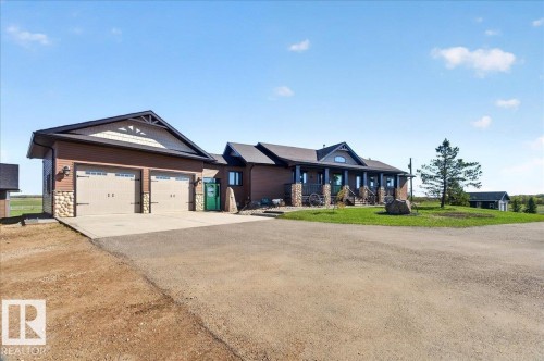 The property features extensive grounds with a putting green, a pond, and a decorative well - 531064 Range Road 174, Rural Lamont County, AB - Outdoor With View