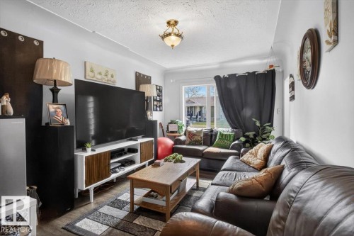 11813 39 Street, Edmonton, AB - Indoor Photo Showing Living Room