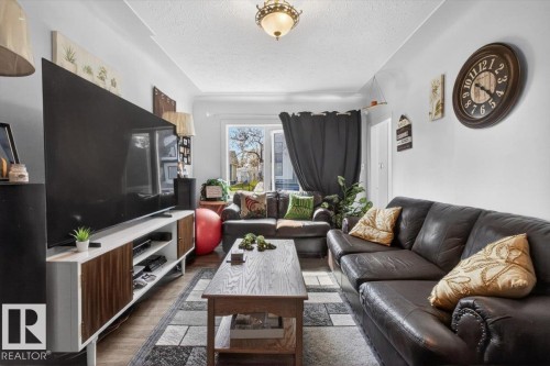 11813 39 Street, Edmonton, AB - Indoor Photo Showing Living Room