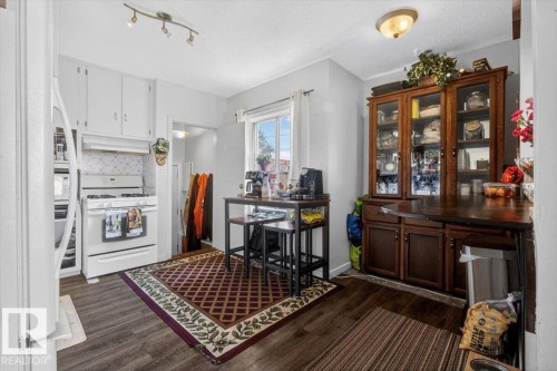11813 39 Street, Edmonton, AB - Indoor
