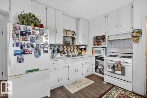 11813 39 Street, Edmonton, AB - Indoor Photo Showing Kitchen