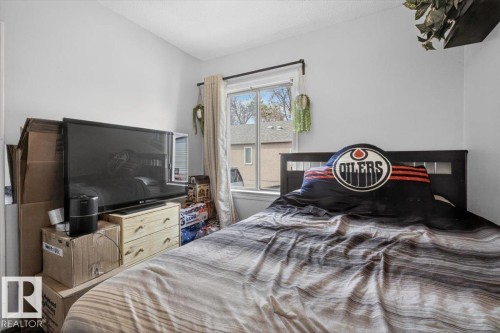 11813 39 Street, Edmonton, AB - Indoor Photo Showing Bedroom