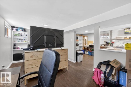 11813 39 Street, Edmonton, AB - Indoor