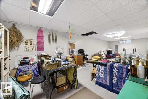 Image quality insufficient for description - 4212 105 Avenue, Edmonton, AB - Indoor