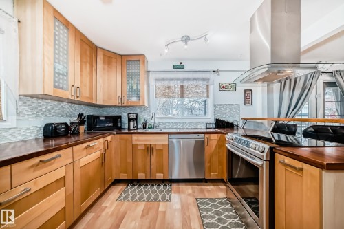 8811 38A Avenue, Edmonton, AB - Indoor Photo Showing Kitchen
