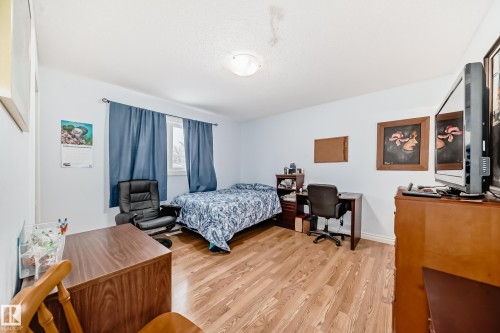 8811 38A Avenue, Edmonton, AB - Indoor Photo Showing Bedroom