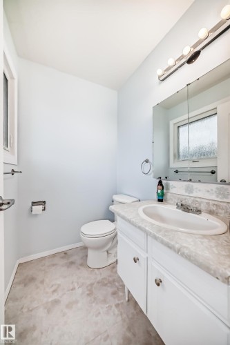 8811 38A Avenue, Edmonton, AB - Indoor Photo Showing Bathroom