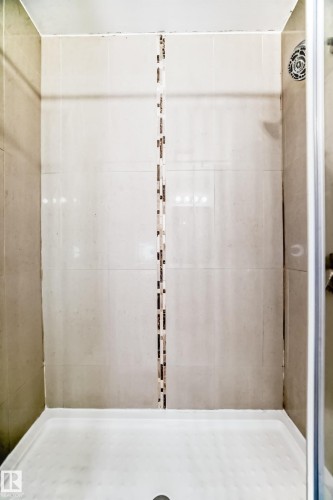 8811 38A Avenue, Edmonton, AB - Indoor Photo Showing Bathroom