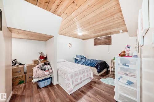 8811 38A Avenue, Edmonton, AB - Indoor Photo Showing Bedroom