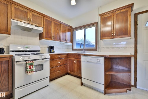 5318 48 Avenue, Wetaskiwin, AB - Indoor Photo Showing Kitchen