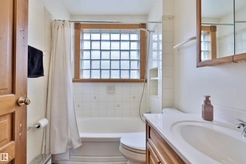 5318 48 Avenue, Wetaskiwin, AB - Indoor Photo Showing Bathroom