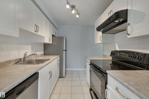 113 10838 108 Street, Edmonton, AB - Indoor Photo Showing Kitchen With Stainless Steel Kitchen