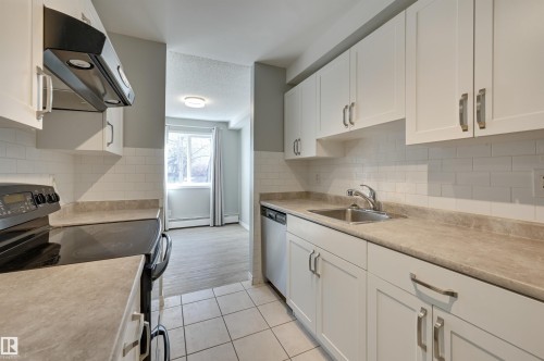 113 10838 108 Street, Edmonton, AB - Indoor Photo Showing Kitchen