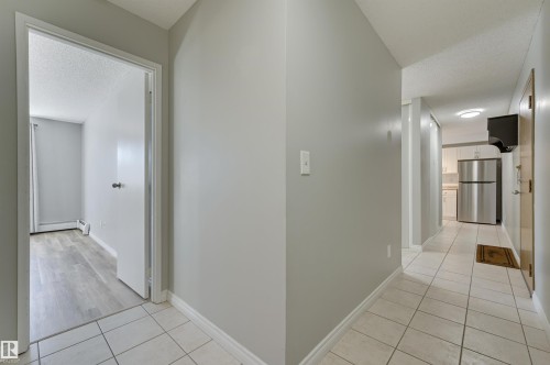 113 10838 108 Street, Edmonton, AB - Indoor Photo Showing Other Room