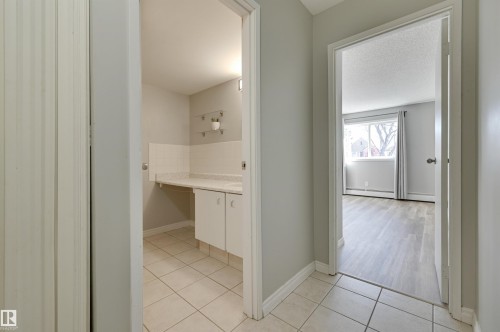113 10838 108 Street, Edmonton, AB - Indoor Photo Showing Other Room