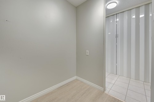 113 10838 108 Street, Edmonton, AB - Indoor Photo Showing Other Room