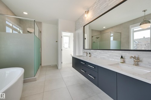 5501 109A Street, Edmonton, AB - Indoor Photo Showing Bathroom