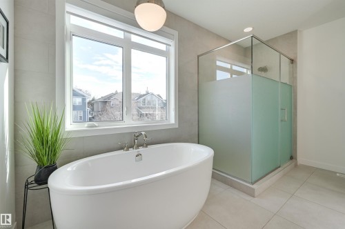 5501 109A Street, Edmonton, AB - Indoor Photo Showing Bathroom