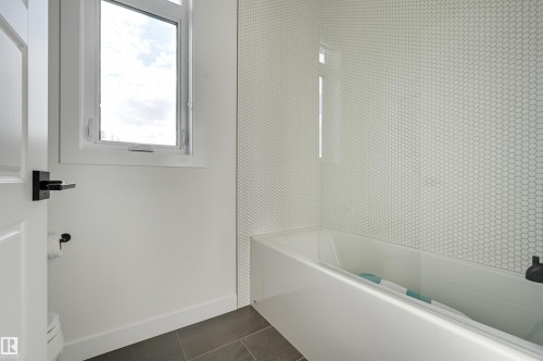 5501 109A Street, Edmonton, AB - Indoor