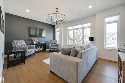 5501 109A Street, Edmonton, AB - Indoor Photo Showing Living Room