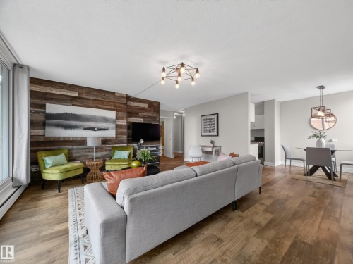907 9930 113 Street, Edmonton, AB - Indoor Photo Showing Living Room