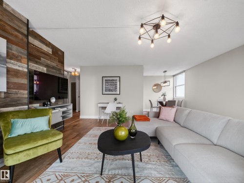 907 9930 113 Street, Edmonton, AB - Indoor Photo Showing Living Room