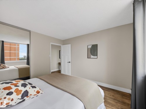 907 9930 113 Street, Edmonton, AB - Indoor Photo Showing Bedroom