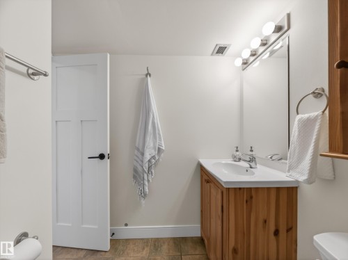 907 9930 113 Street, Edmonton, AB - Indoor Photo Showing Bathroom