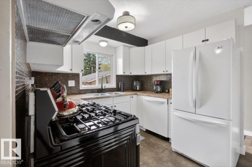 8409 99 Avenue, Fort Saskatchewan, AB - Indoor Photo Showing Kitchen With Double Sink