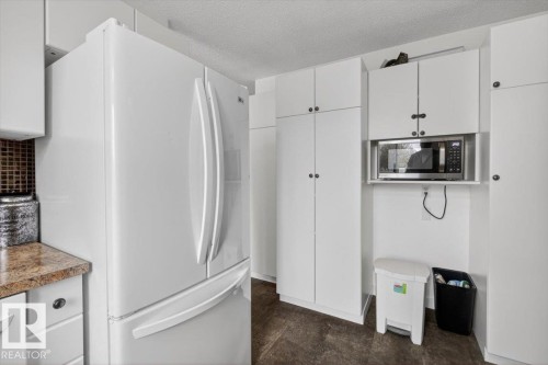 8409 99 Avenue, Fort Saskatchewan, AB - Indoor Photo Showing Kitchen