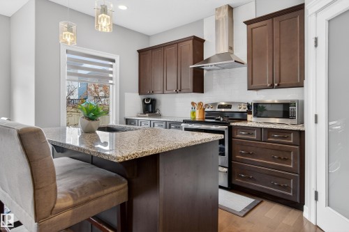 3306 Hilton Crescent, Edmonton, AB - Indoor Photo Showing Kitchen