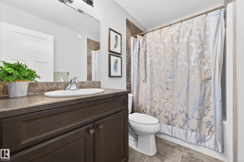 3306 Hilton Crescent, Edmonton, AB - Indoor Photo Showing Bathroom