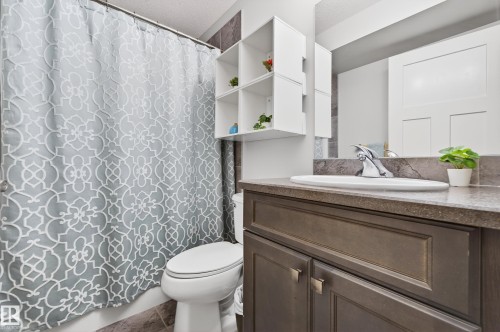 3306 Hilton Crescent, Edmonton, AB - Indoor Photo Showing Bathroom