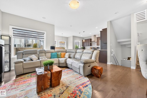 3306 Hilton Crescent, Edmonton, AB - Indoor Photo Showing Living Room