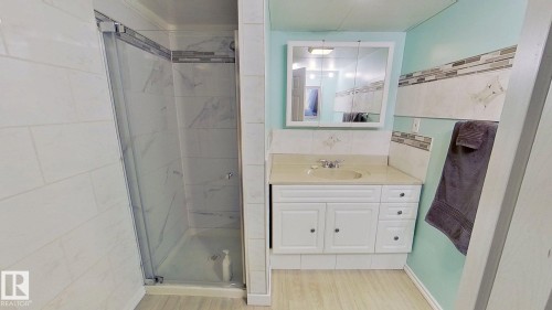 13908 117 Avenue, Edmonton, AB - Indoor Photo Showing Bathroom