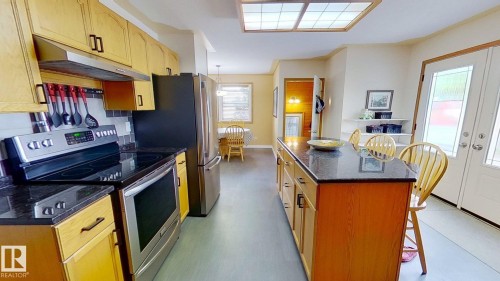 13908 117 Avenue, Edmonton, AB - Indoor Photo Showing Kitchen