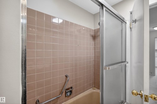 304 12207 Jasper Avenue, Edmonton, AB - Indoor Photo Showing Bathroom