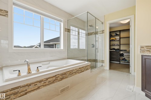 4547 Mead Crest, Edmonton, AB - Indoor Photo Showing Bathroom