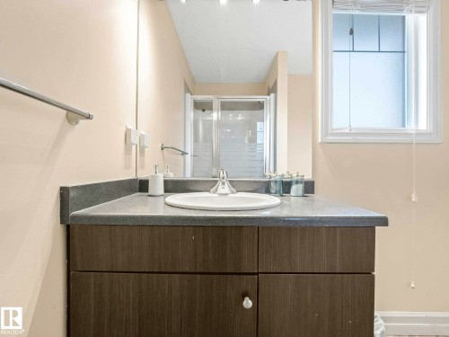 66 5317 3 Avenue, Edmonton, AB - Indoor Photo Showing Bathroom