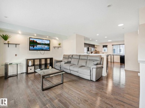 66 5317 3 Avenue, Edmonton, AB - Indoor Photo Showing Living Room