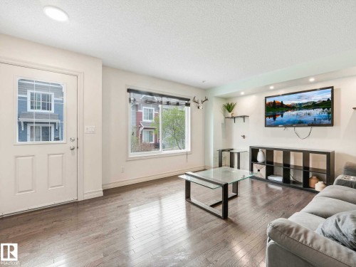 66 5317 3 Avenue, Edmonton, AB - Indoor Photo Showing Living Room