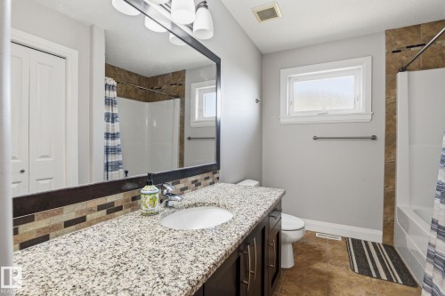 515 Callaghan Point(E), Edmonton, AB - Indoor Photo Showing Bathroom