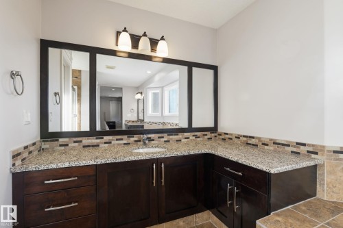 515 Callaghan Point(E), Edmonton, AB - Indoor Photo Showing Bathroom