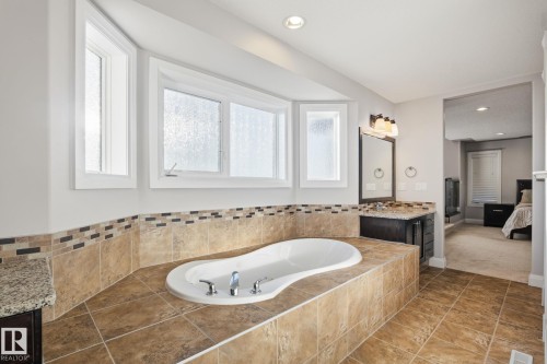 515 Callaghan Point(E), Edmonton, AB - Indoor Photo Showing Bathroom
